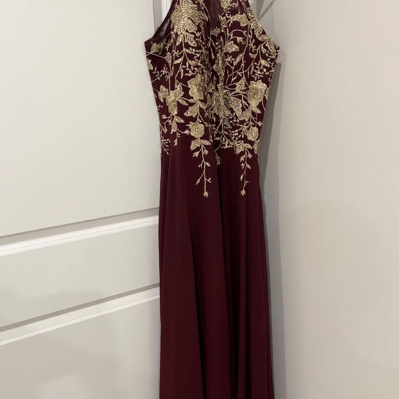 Betsy & Adam Gown Size 6 Petite - Picture 6 of 13